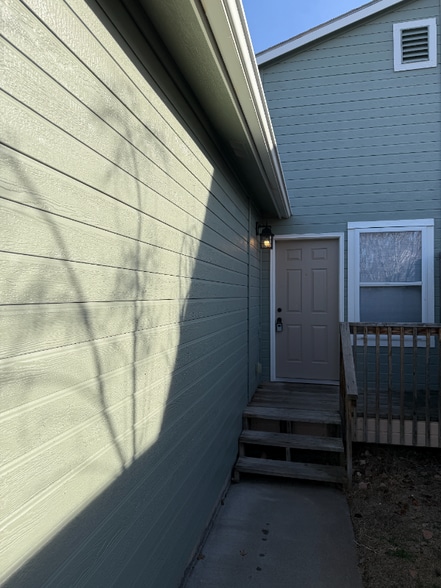 Building Photo - 1710 Challis Dr