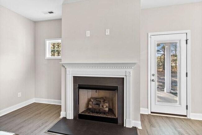 Building Photo - 3 Bedroom, 2.5 Bath Home with Bonus Room