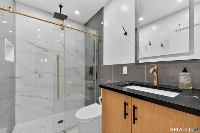 Building Photo - 6 Brighton St