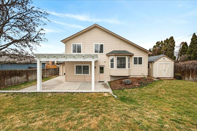 Building Photo - Comfortable Living in a Prime Central Boise Location