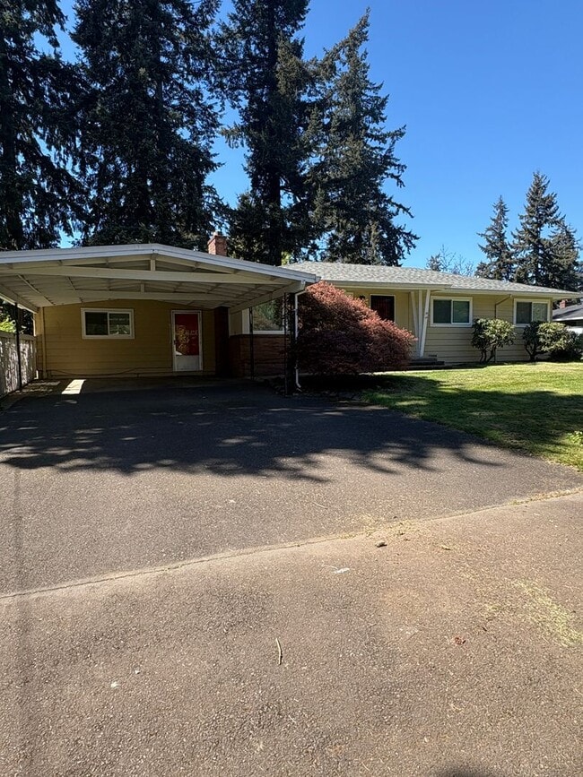 Building Photo - 3 bedrooms, 2 Baths Ranch Home with Large, Fenced Yard in the River Crest Neighborhood!