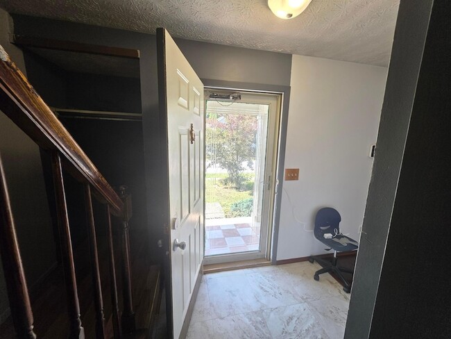 Building Photo - 7006 Finchley Dr