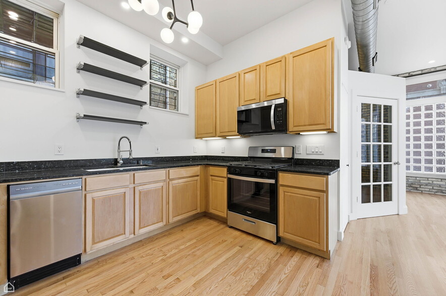 Building Photo - 947 N Kedzie Ave