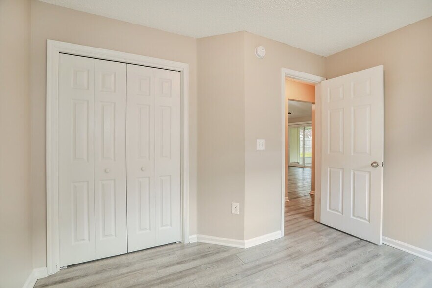 Building Photo - 2081 Frogmore Dr