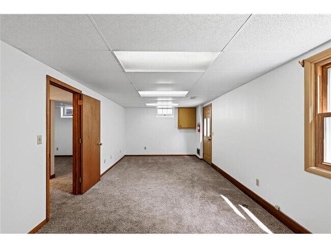 Building Photo - 6015 Aspen Rd