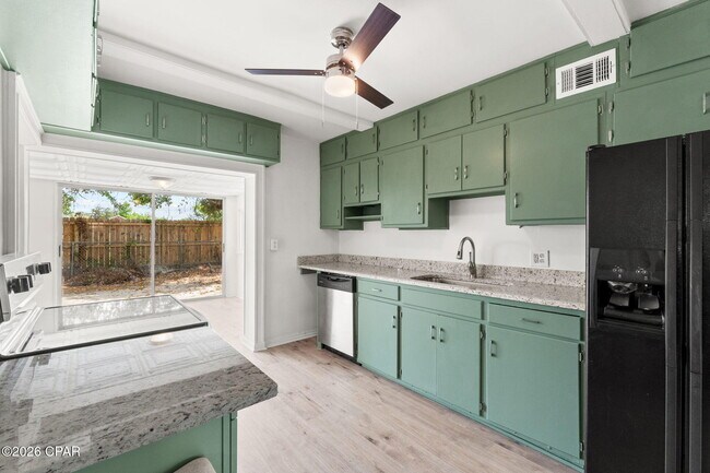 Building Photo - 708 Cactus Ave