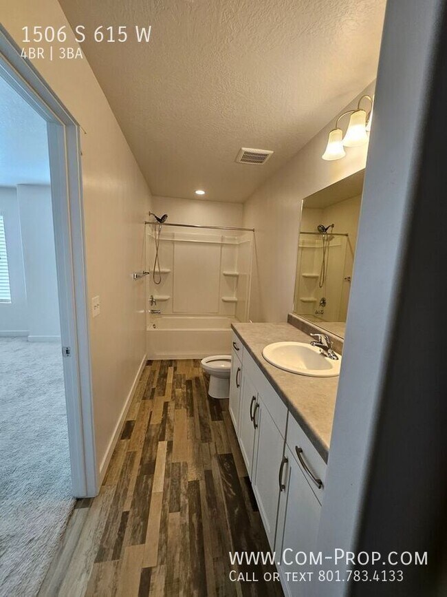 Building Photo - 1506 615 W