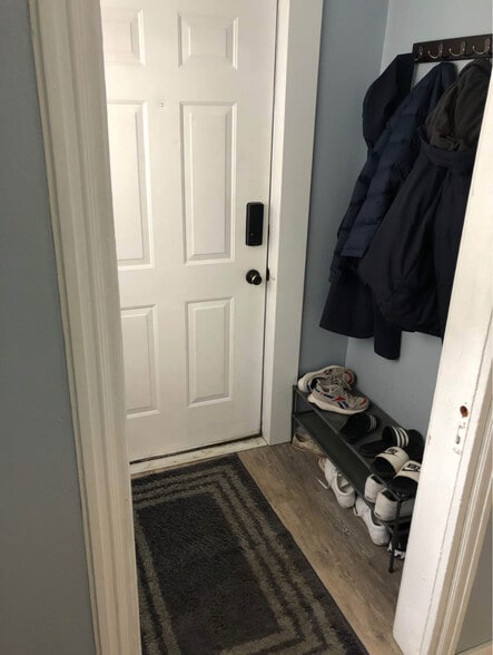 Building Photo - 940 Veto St NW