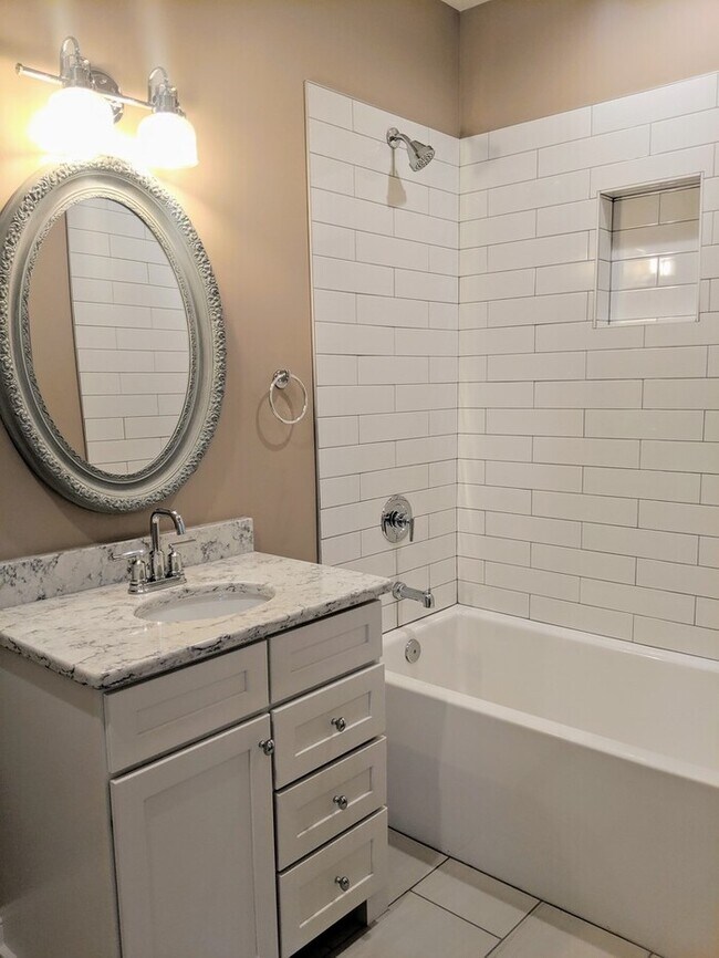 Building Photo - Luxurious Cheshire Village Town-home!