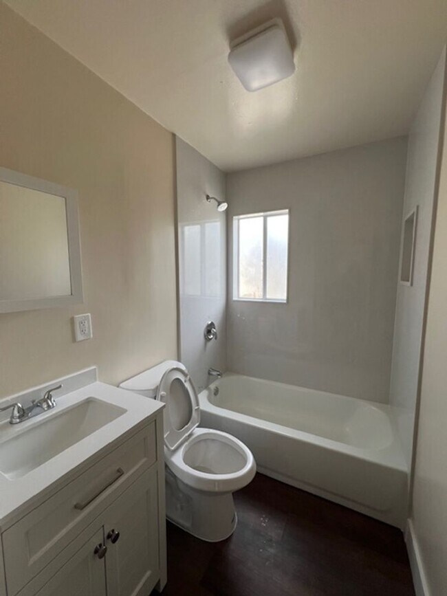 Building Photo - Beautiful 3 Bed and 1.5 Bath Home with 2 Car Garage Rent $2,250.00