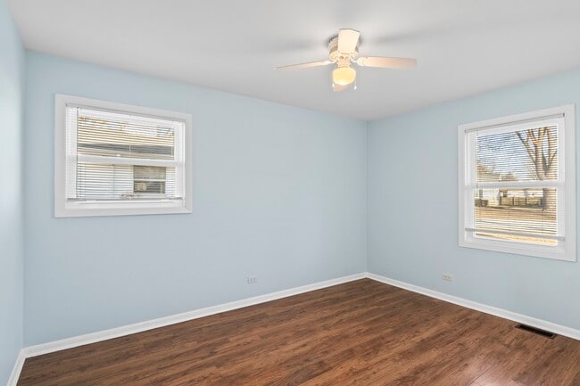 Building Photo - 1230 Hemlock Dr