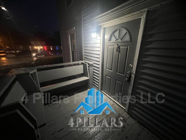 Building Photo - 162 W Commercial Ave