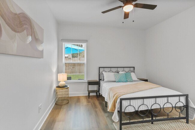 Building Photo - 417 Bedford Dr