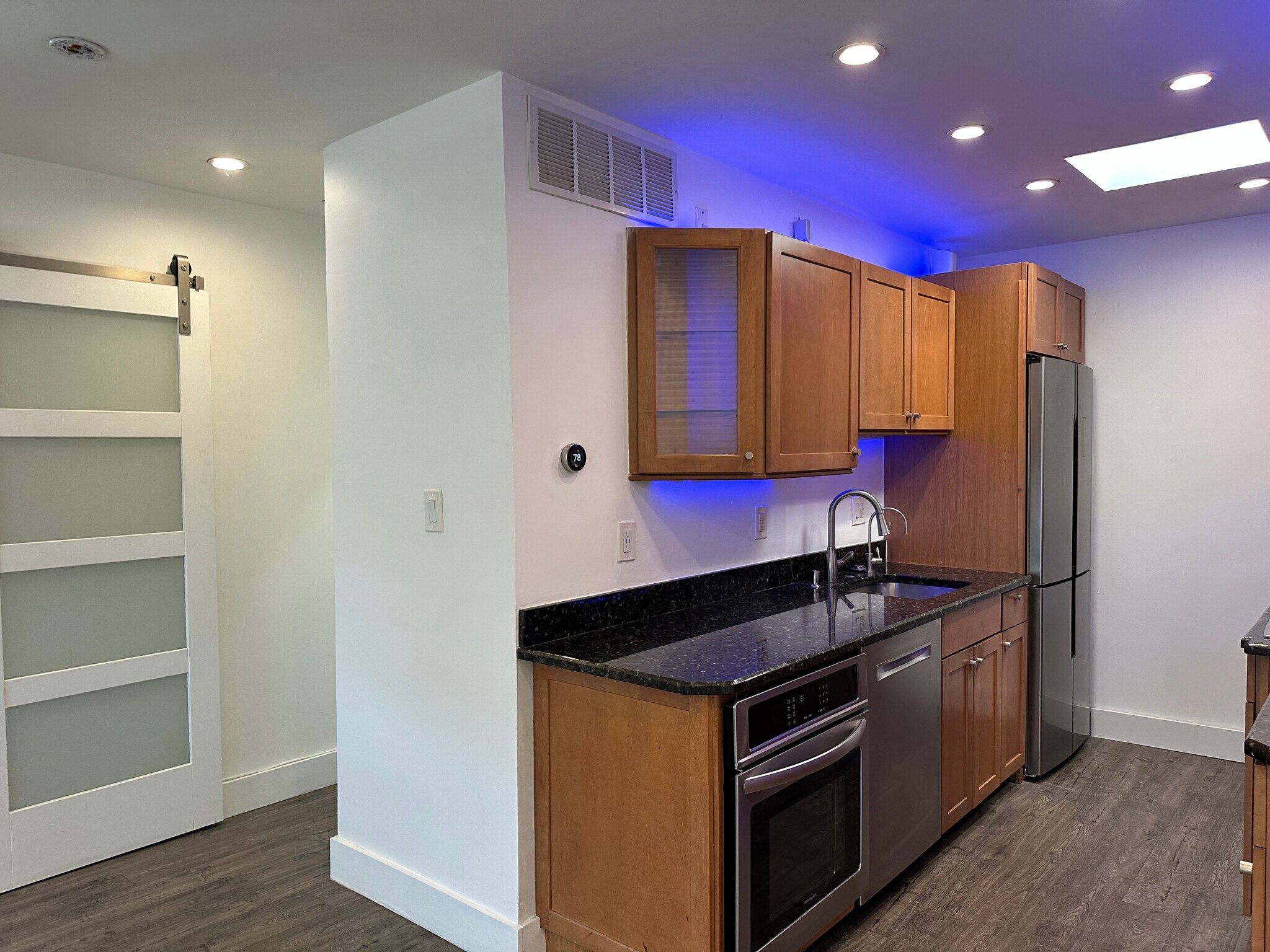 Building Photo - 1008 NE 11th St