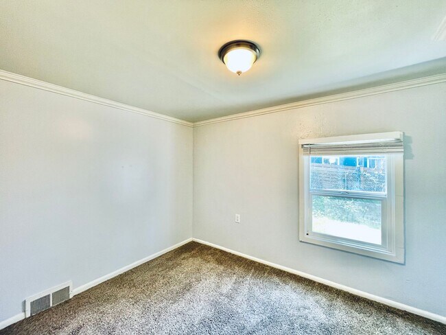 Building Photo - Renovated 4 bedroom 2 bath Home with Plenty of Space!