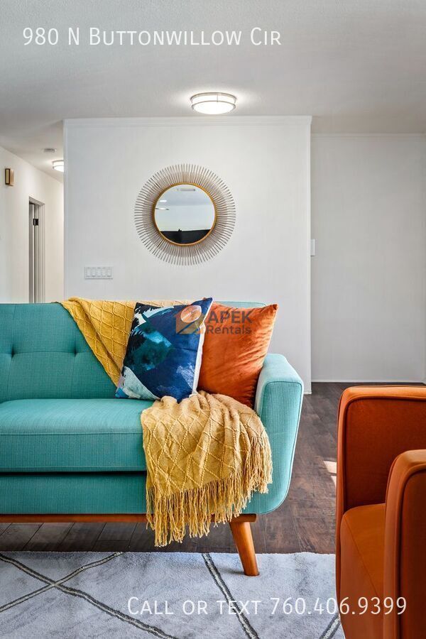 Building Photo - 980 N Buttonwillow Cir