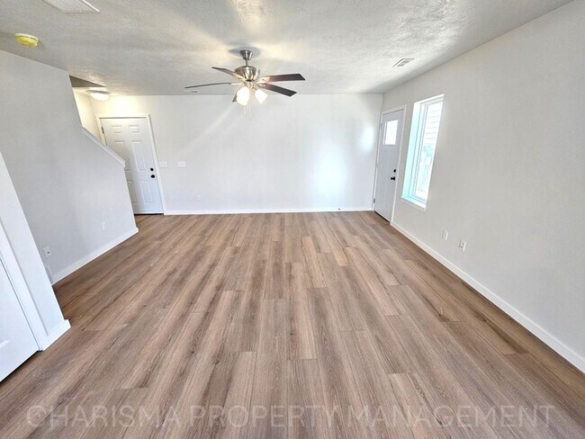 Building Photo - Tunis Drive Townhomes