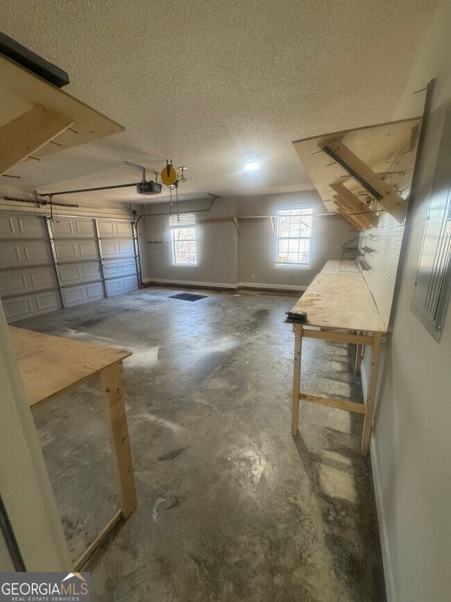 Building Photo - 180 Laurel Oaks Ln