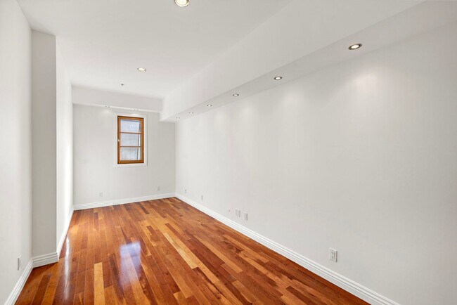 Building Photo - 416 Avenida Santa Barbara