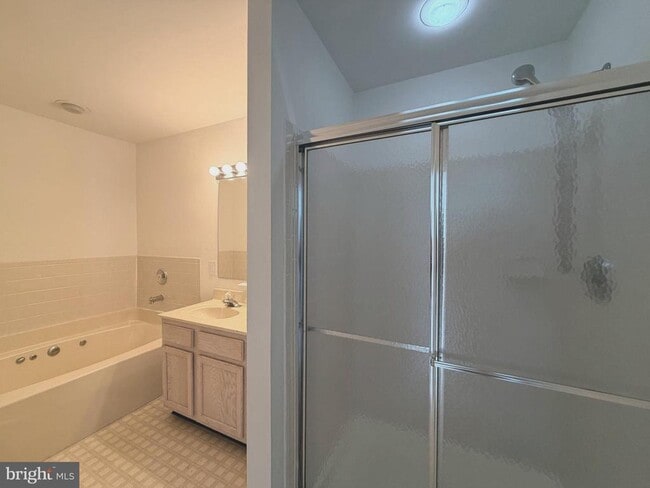 Building Photo - 8906 Mallard Ct