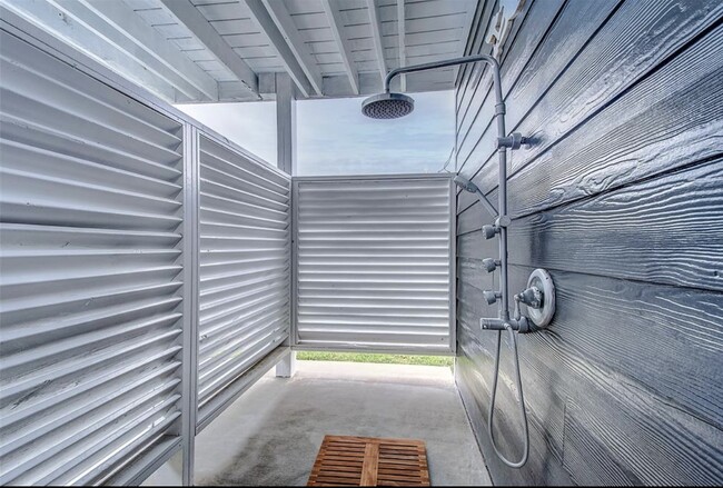 Building Photo - 1256 Canal E