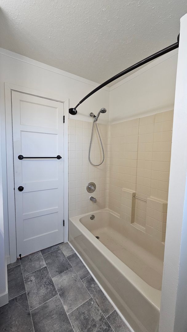 Building Photo - Pet Friendly Richland Duplex!