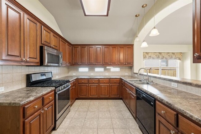 Building Photo - 10409 Yellowstone Dr