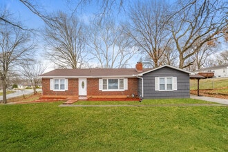 Building Photo - 6703 N Walnut St