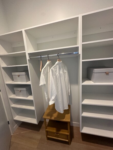 Building Photo - 1120 W Van Buren St