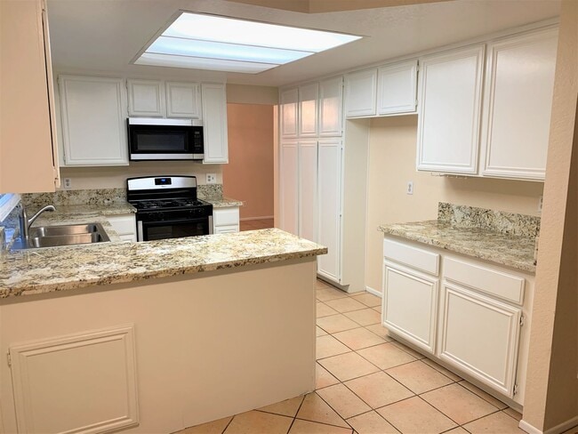 Building Photo - 1228 Scenic View St