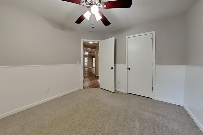Building Photo - 5990 Bayside Dr NW
