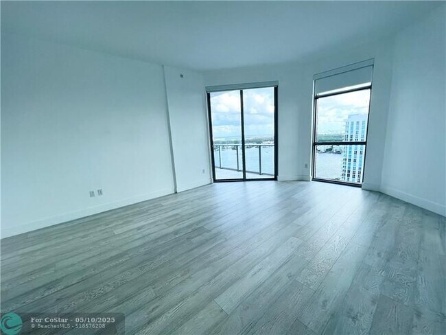 Building Photo - 17301 Biscayne Blvd