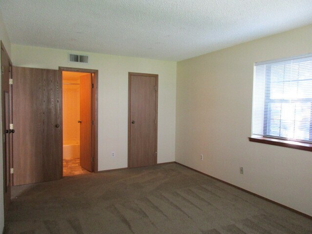 Building Photo - 921 S Zeno Way