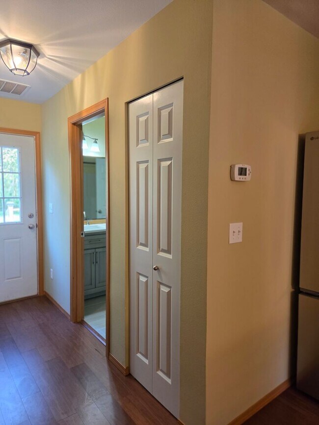 Building Photo - Craftsman Style 3 Bed/2 Bath Home - Bremerton