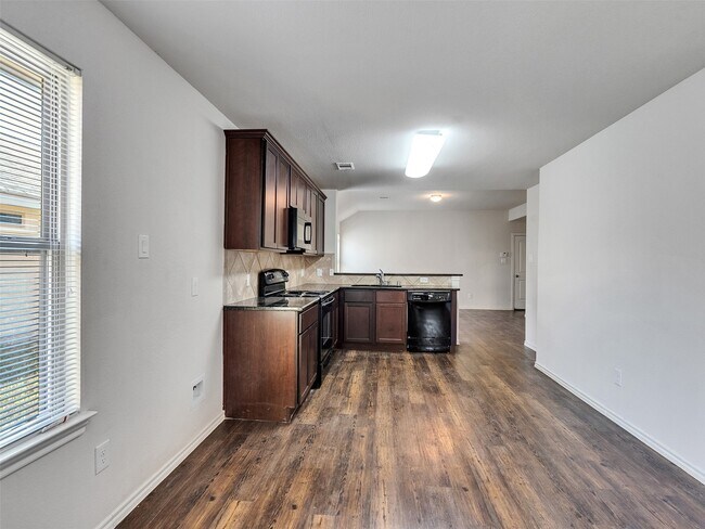 Building Photo - 2806 Morgensen Dr