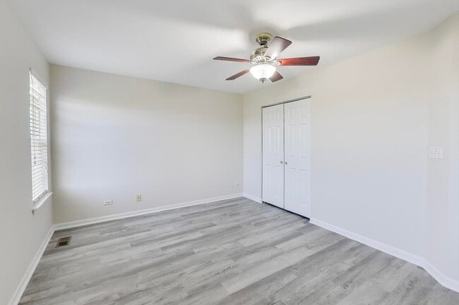 Building Photo - 23927 McMullin Cir