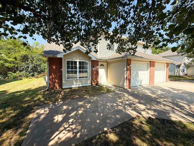 Building Photo - 1709 Hanover Blvd