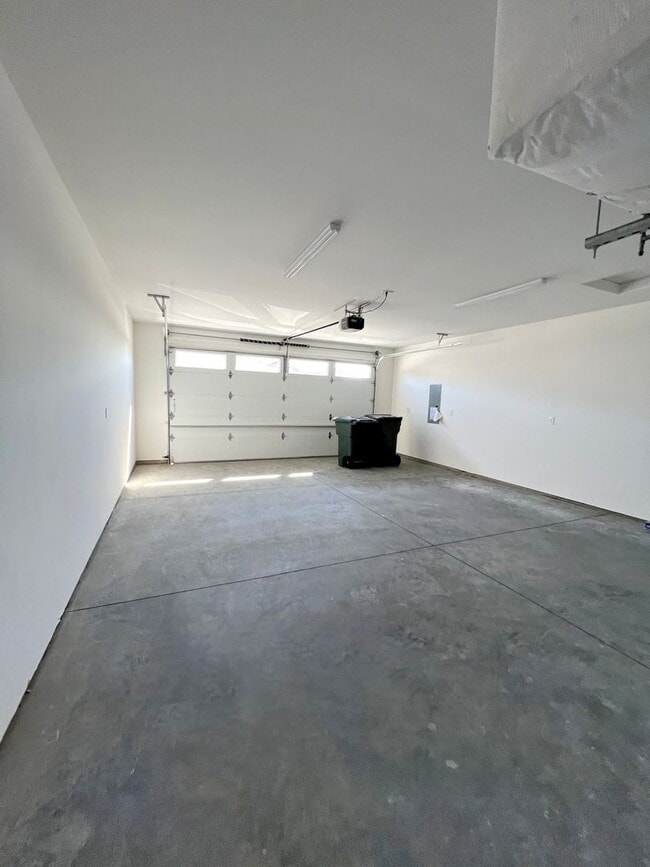 Building Photo - 2609 Sunray Ave