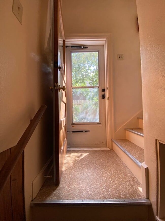 Building Photo - $2,695 / AVAILABLE NOW! 3BD Single Family Home