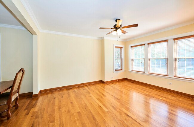 Building Photo - 3222 W Warner Ave