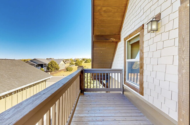 Building Photo - 760 S Creekside Dr