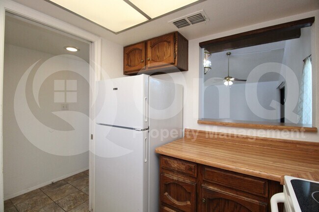 Building Photo - 406 E Linda Ln