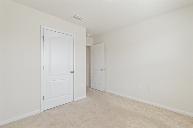 Building Photo - Oakleaf Plantation 3-Bedroom Townhouse in Towering Oaks – Spacious 1450 Sq Ft Living with 2 Full ...