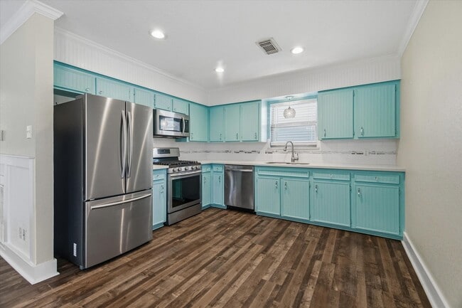 Building Photo - 606 Warsaw Dr