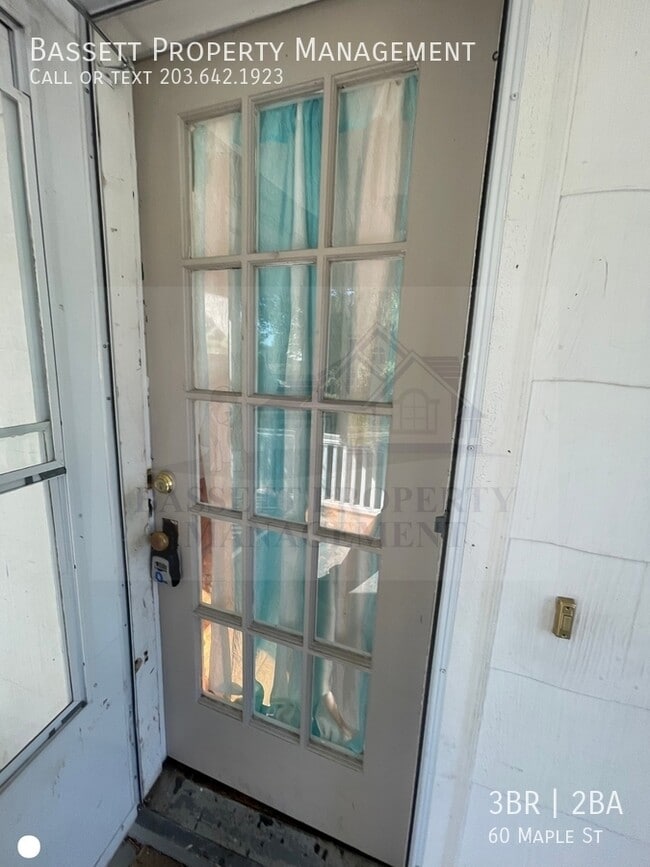 Building Photo - 60 Maple St