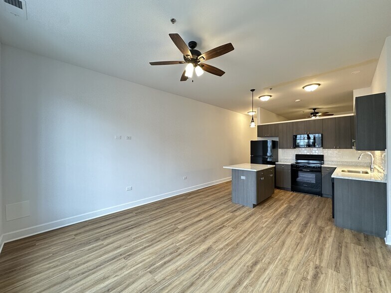 Building Photo - 3160 N Broadway