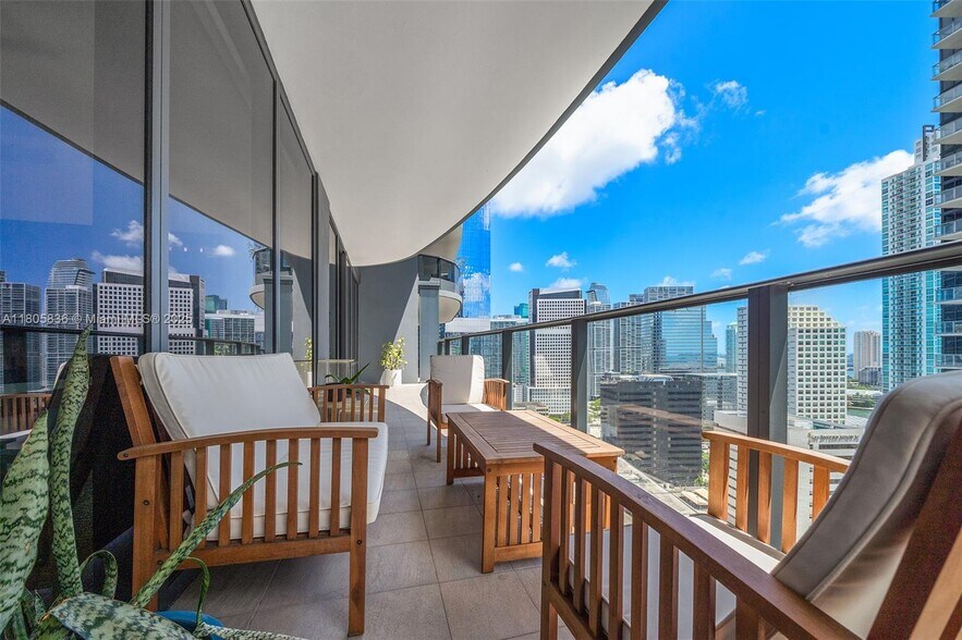Building Photo - 1000 Brickell Plz