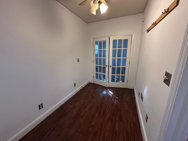 Building Photo - Cottage Style Home