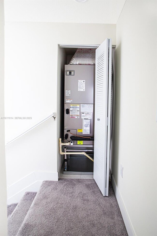 Building Photo - 8167 NW 41st St