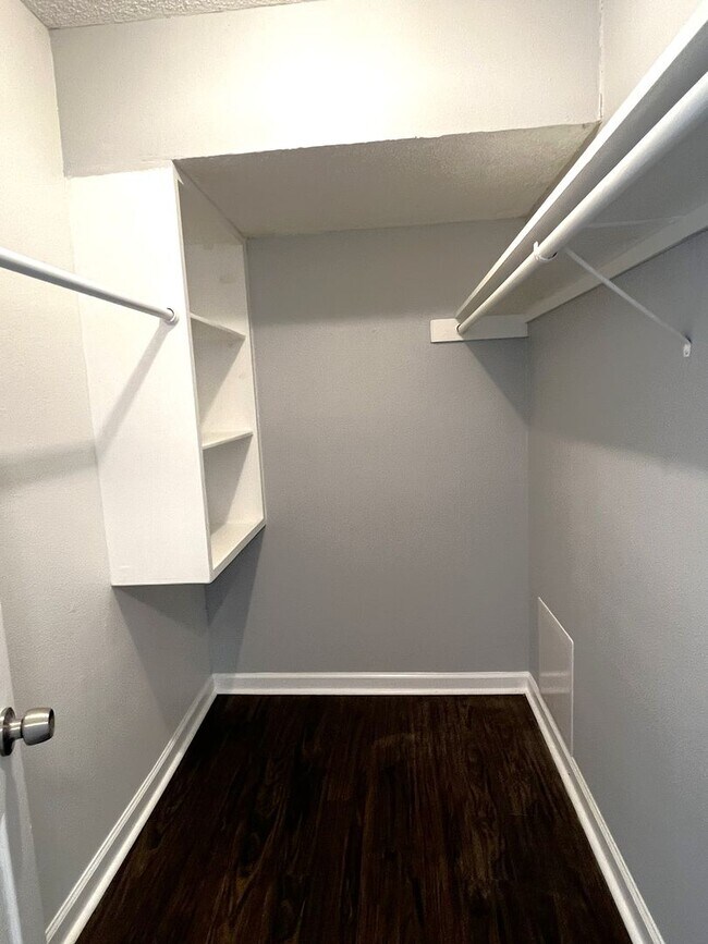 Building Photo - Recently Renovated 3/2 Home in South Austin with Bonus Room + Additional Storage